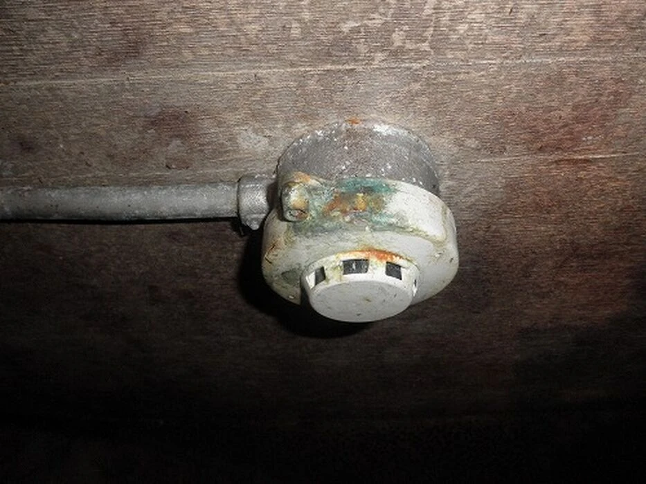 画像1443：避難器具避難ハッチ交換後