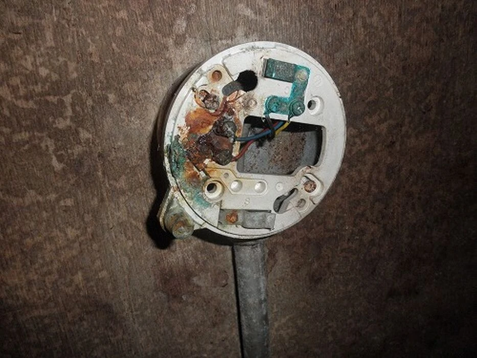 画像1444：避難器具避難ハッチ交換後