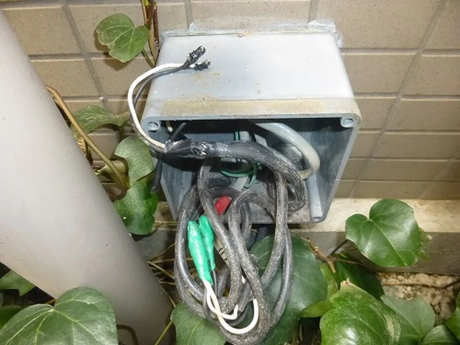 画像1446：避難器具避難ハッチ交換後