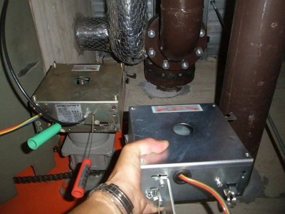 画像1549：避難器具避難ハッチ交換後