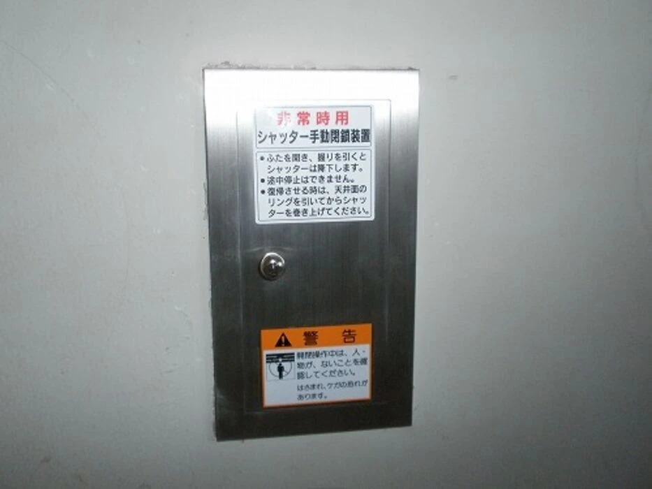 画像1551：避難器具避難ハッチ交換後
